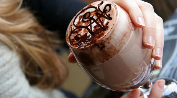 bauturile calde din cele mai populare cafenele contin pana la 25 de lingurite de zahar