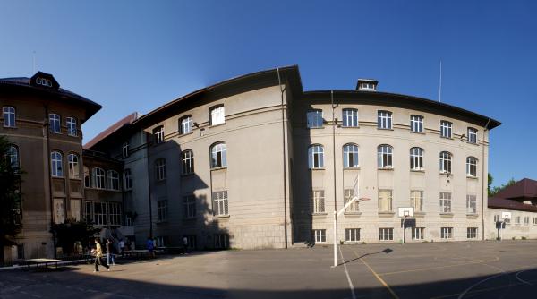 profesorul de la colegiul tudor vianu va fi cercetat disciplinar