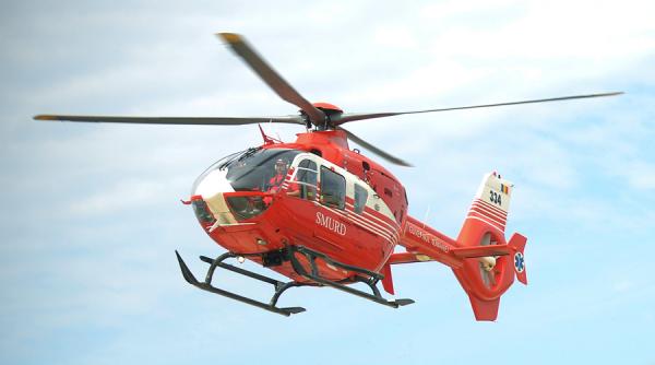 salaj copil de trei ani oparit pe jumatate din corp transportat cu elicopterul smurd la bucuresti