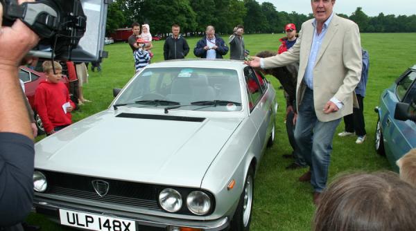 jeremy clarkson si a cerut scuze fata de producatorul top gear pe care l a lovit