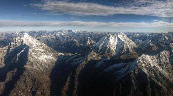 un avion a disparut in nepal avand 21 de persoane la bord