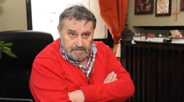 ion haiduc uneori imi vine sa iau de la bogati tot si sa dau la saraci tot