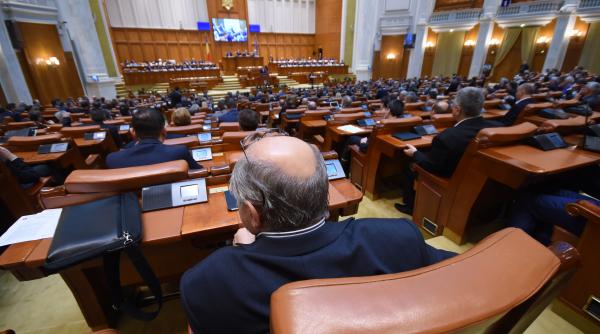 chiulul deputatilor acoperit cu banii nostri