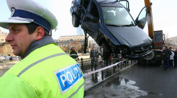 inca o masina a cazut in raul dambovita in apropiere de glina