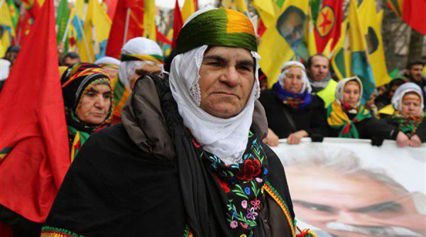 mii de kurzi protesteaza in fata consiliului europei nemultumiti de actiunile turciei