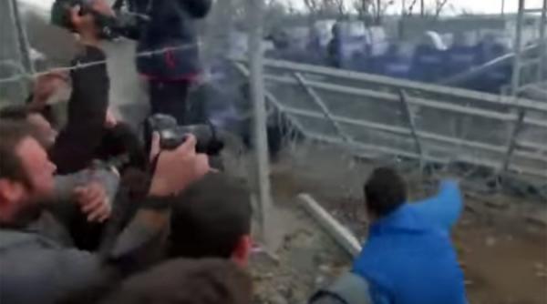 politia macedoneana a folosit gaze lacrimogene impotriva imigrantilor la granita cu grecia