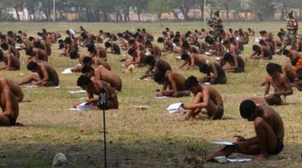 peste 1 000 de candidati pentru ocuparea de posturi in armata indiana nevoiti sa dea examen doar in slip