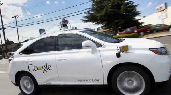 primul accident rutier provocat de o masina fara sofer a companiei google