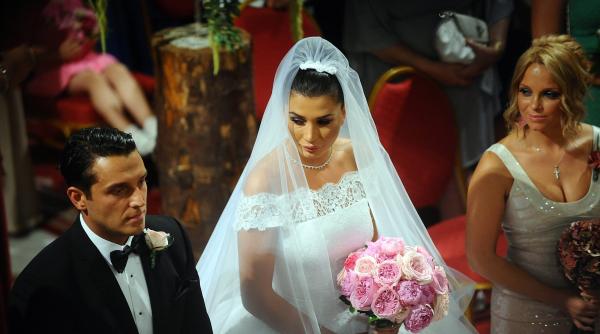 ce averi fac politicienii din nunti si cumetrii