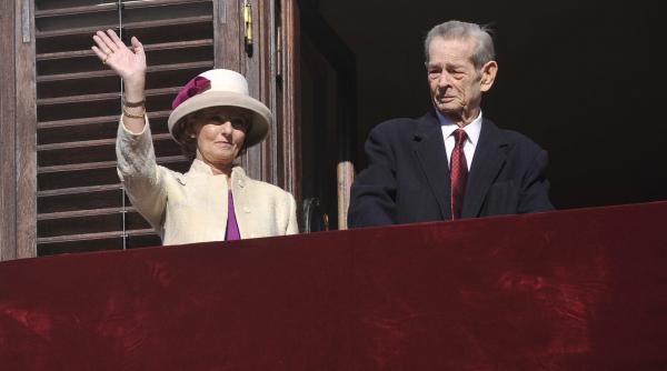 regele mihai incurajat chiar si de adversari