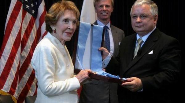 fosta prima doamna a sua nancy reagan a murit la 94 de ani