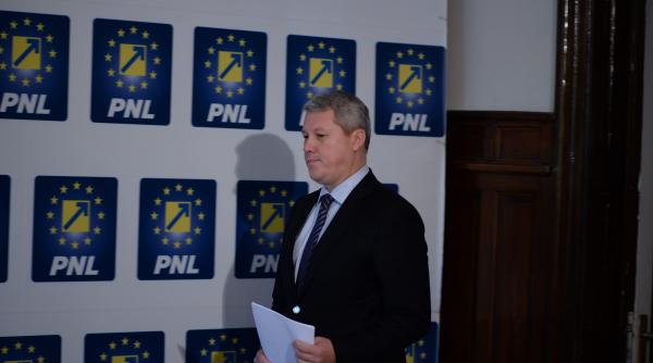 liberalii se roaga de basescu si monica macovei