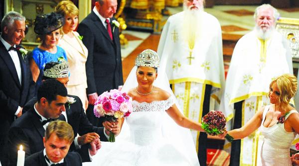 scandalos un traficant de droguri la nunta fiicei lui basescu