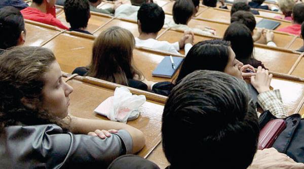 bacalaureat 2016 elevii de clasa a xi a si a xii a sustin proba obligatorie a profilului din cadrul simularii examenului de bacalaureat