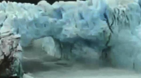 video spectaculoasa prabusire a unui pod natural al ghetarului perito moreno din patagonia argentiniana