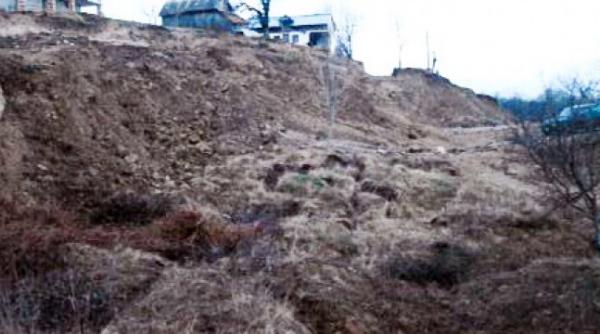 grave alunecari de teren intr o comuna din gorj