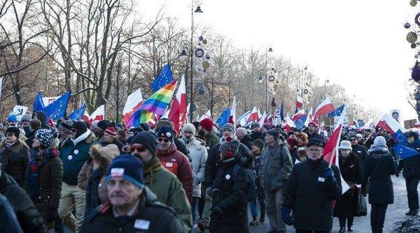 50 de mii de demonstranti impotriva guvernului la varsovia