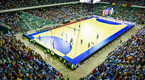 incident grav la cluj napoca in timpul unui meci de baschet un copil a cazut in gol 4 metri printre tribune