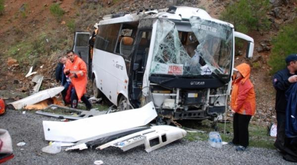 doi romani decedati si 14 raniti intr un accident rutier care a avut loc in turcia