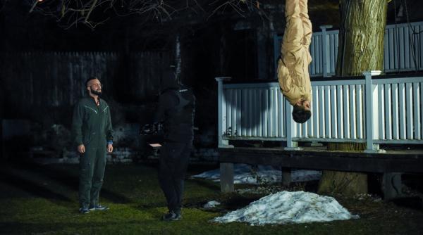 mihai bendeac suspendat de tavan minute in sir