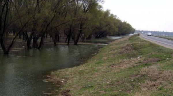 infotrafic au intrat in vigoare restrictiile de tonaj si de viteza pe digul macin smardan