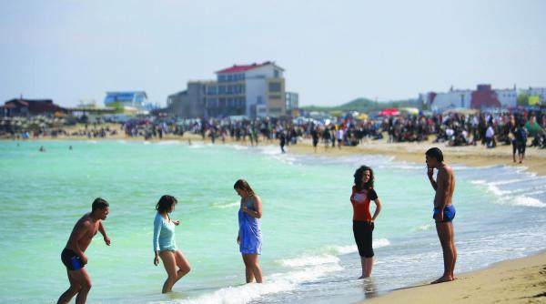 migranti musulmani dusi pe plaja la nudiste