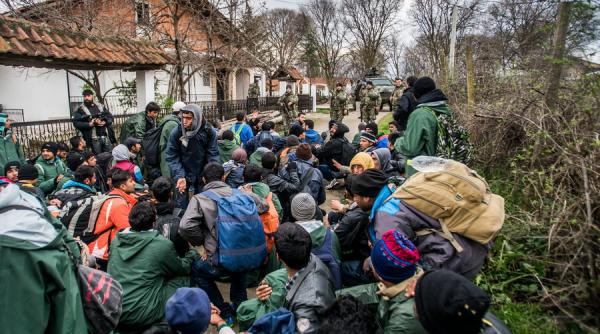 sute de mii de migranti sunt in apropierea granitei dintre turcia si bulgaria ministrul austriac al apararii