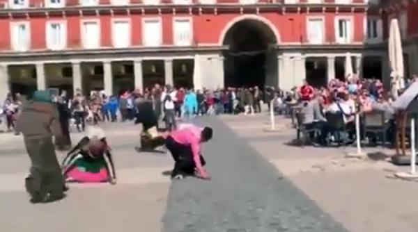 video ministrul de interne spaniol cere identificarea fanilor psv care au umilit mai multe romance de etnie roma la madrid