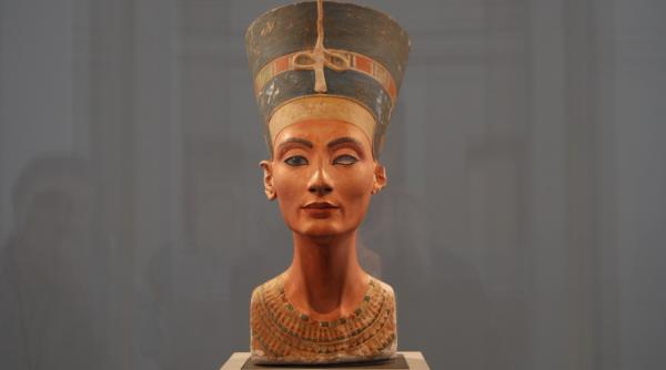 egipt sunt 90 sanse sa existe doua camere ascunse in mormantul lui tutankhamon