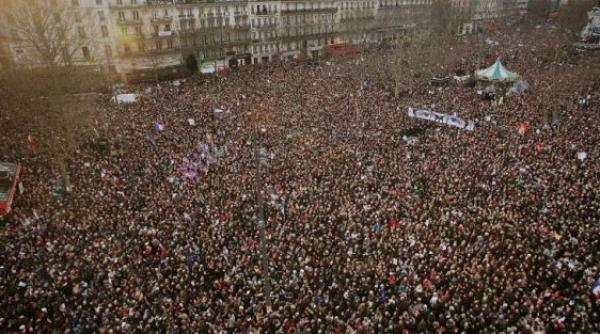 video protest violent la paris mii de liceeni au luat cu asalt strazile capitalei franceze politia a utilizat gaze lacrimogene