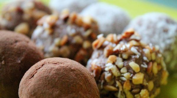 desert de post trufe de ciocolata cu cirese