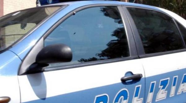 un roman a agresat sexual o tanara si a ranit o alta persoana la napoli