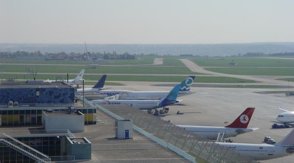 o greva de doua zile anuleaza zeci de zboruri de pe aeroporturile franceze