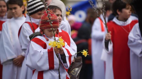 procesiune in bucuresti de floriile catolice
