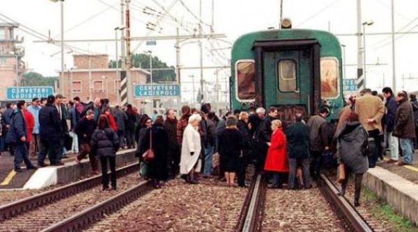 tragedie in italia o romanca de 33 de ani s a aruncat in fata trenului