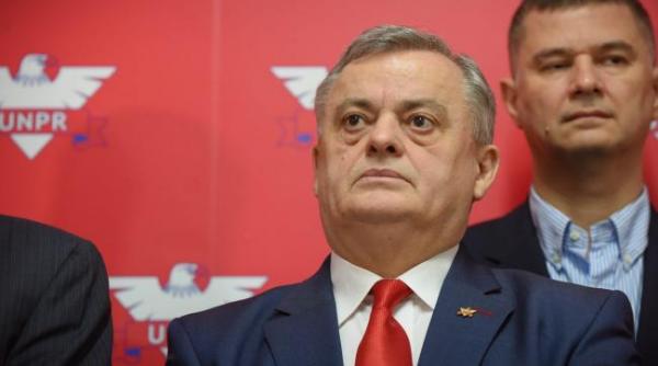 aplauze pentru ontanu la inceputul conferintei nationale a unpr toma ii multumim pentru ce a facut la bucuresti