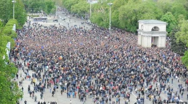 mii de oameni la un mars unionist pe strazile chisinaului