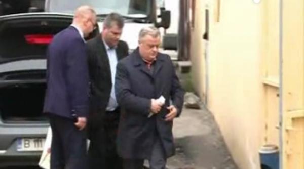 parchetul judecatoriei sector 4 ancheteaza modul in care ontanu a intrat cu masina in arestul capitalei