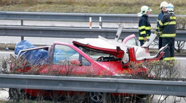 mae cei trei romani internati in spital dupa accidentul din cehia sunt in stare inconstienta
