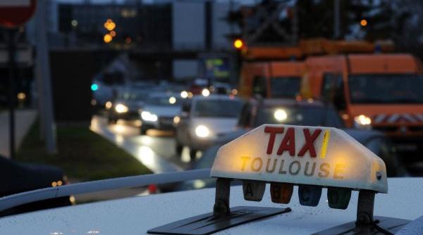 sute de taximetristi blocheaza aeroportul si uzinele airbus din toulouse