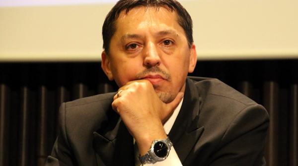 cand pseudostiinta isi arata coltii de la distractie la regret