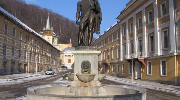 perchezitii la baile herculane si doi directori ai statiunii balneare