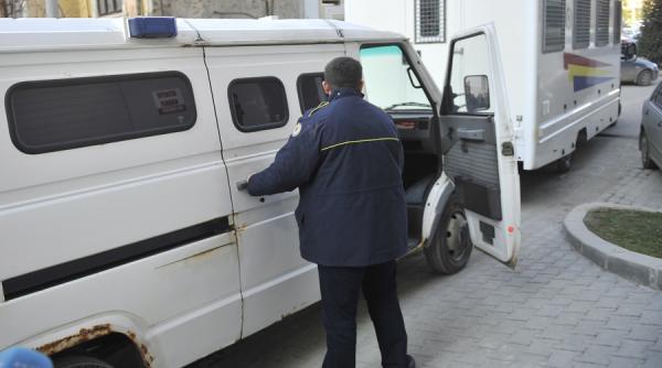 unul dintre israelienii arestati pentru hartuirea familiei procurorului sef al dna a recunoscut acuzatiile si a colaborat cu anchetatorii surse