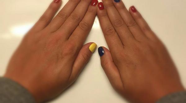 irina begu si a vopsit unghiile in rosu galben si albastru inaintea intalnirii cu germania