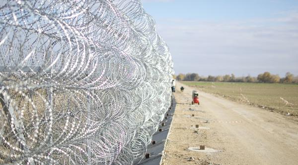 ungaria a inceput sa ridice gardul impotriva refugiatilor de la granita cu romania