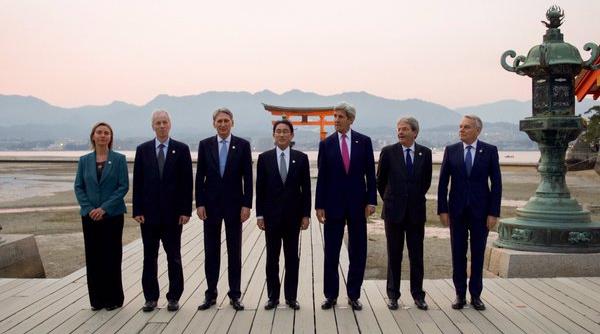 vizita istorica a lui john kerry la hiroshima apel pentru eliminarea armelor atomice insa fara scuze pentru bomba atomica din august 1945