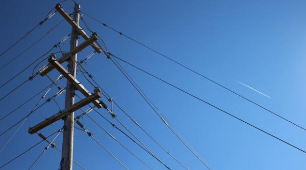 un cablu de inalta tensiune a cazut peste o multime de protestatari in india 11 morti