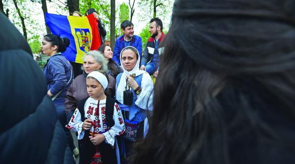 cruciatii de carton vor legitimare