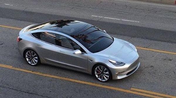 tesla 3 peste asteptari