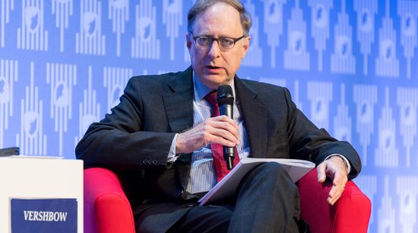 klaus iohannis l a decorat pe secretarul general adjunct al nato alexander vershbow